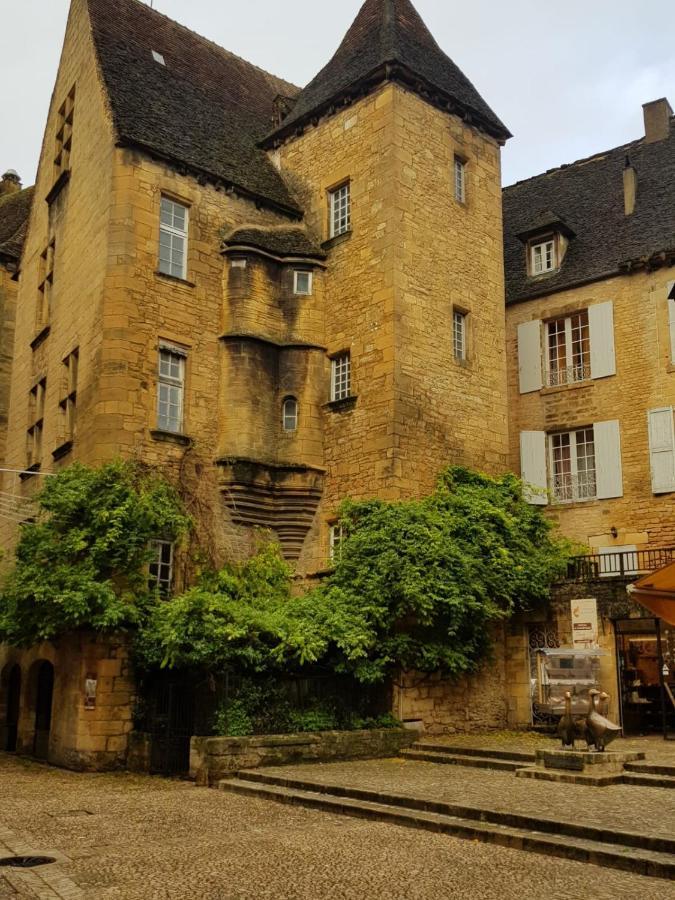 Hotel Grand Confort Le Moulin Rouge Terrasson Buitenkant foto