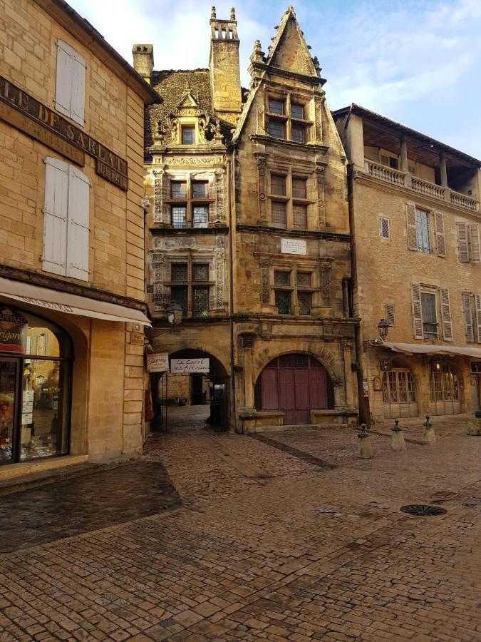 Hotel Grand Confort Le Moulin Rouge Terrasson Buitenkant foto