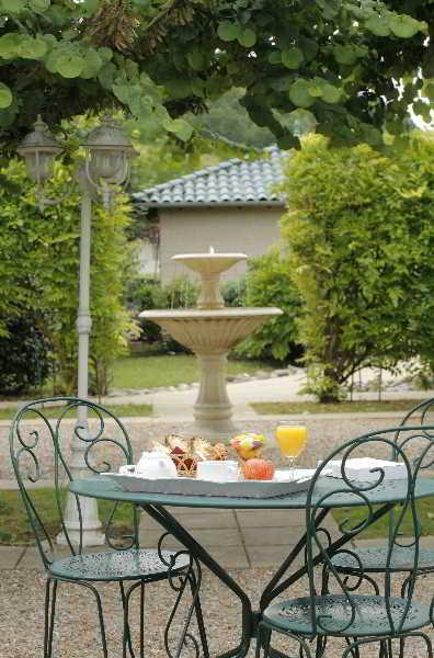 Hotel Grand Confort Le Moulin Rouge Terrasson Buitenkant foto