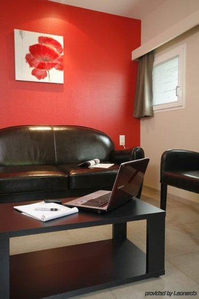 Hotel Grand Confort Le Moulin Rouge Terrasson Kamer foto