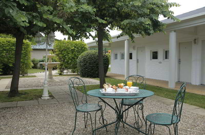 Hotel Grand Confort Le Moulin Rouge Terrasson Buitenkant foto