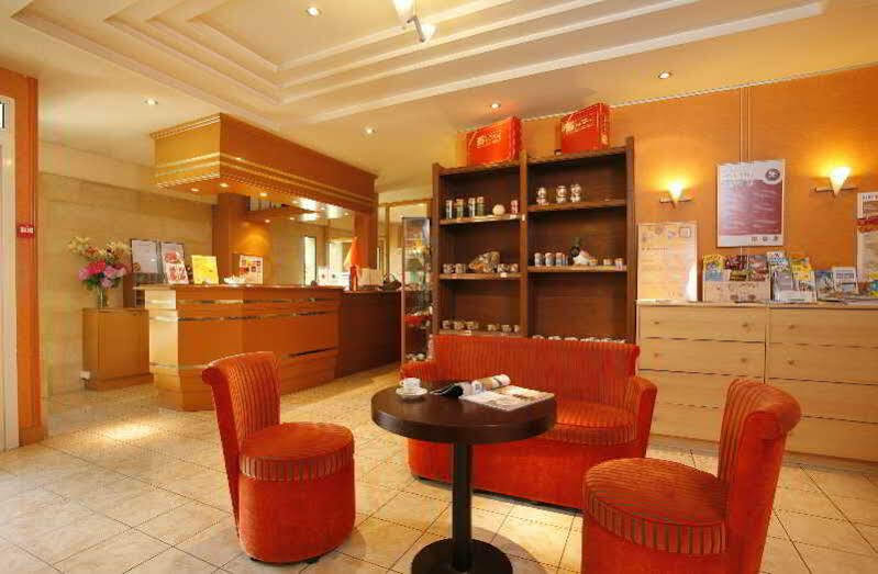 Hotel Grand Confort Le Moulin Rouge Terrasson Buitenkant foto