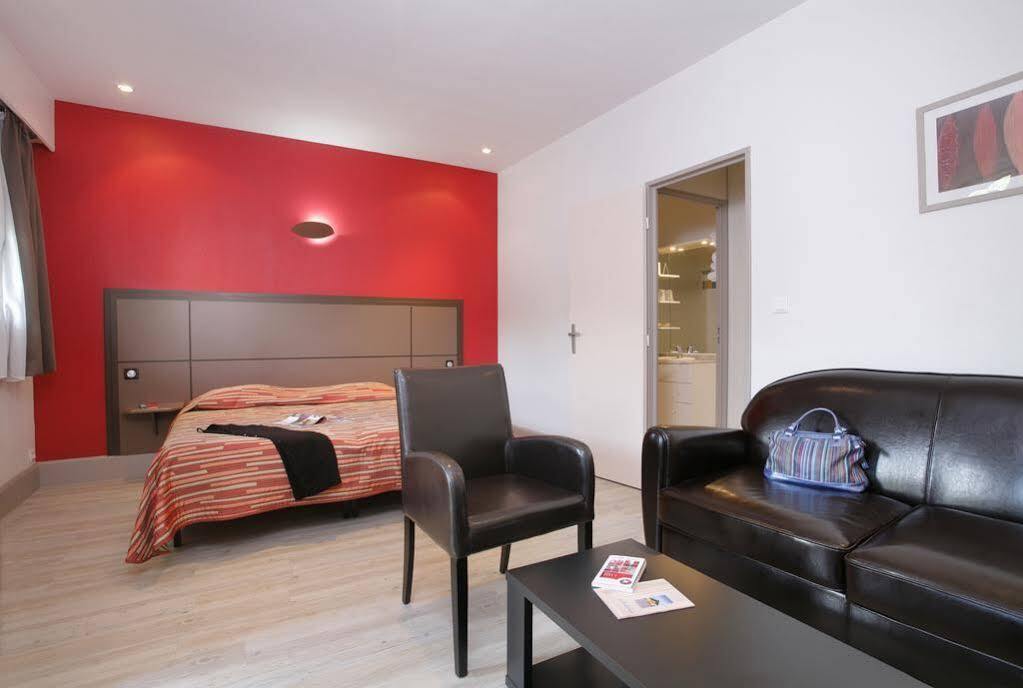Hotel Grand Confort Le Moulin Rouge Terrasson Buitenkant foto